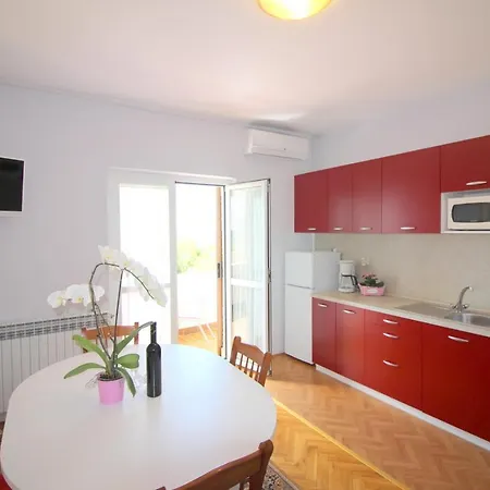 Apartment Livija 3 *